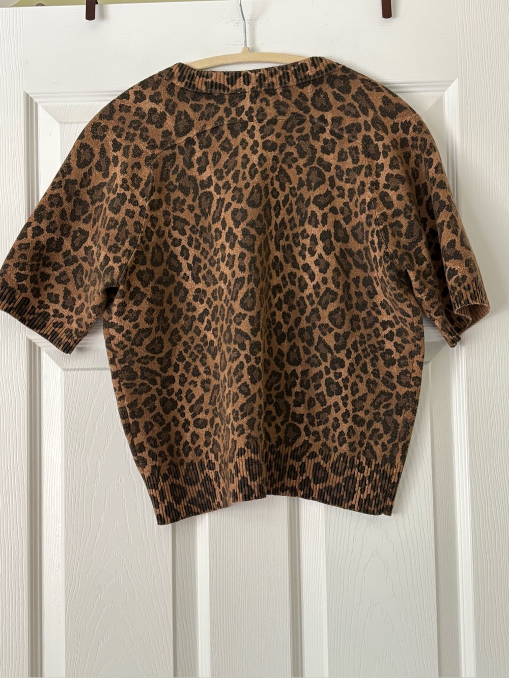 On 34th Short Sleeve Leopard Sweater Size M EUC - Picture 8 of 8